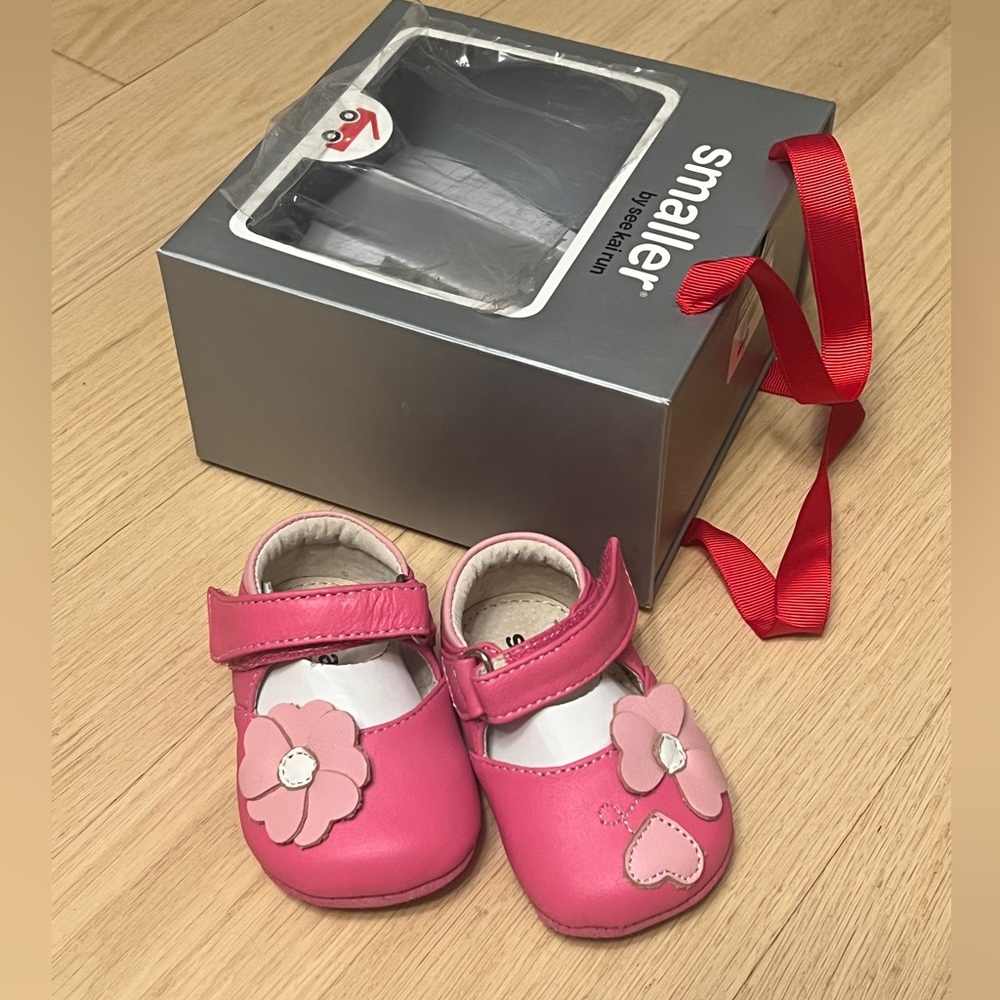 See Kai Run Smaller, Midori, Hot Pink Mary Jane with flower shoes, Size 0-6m - Picture 4 of 4